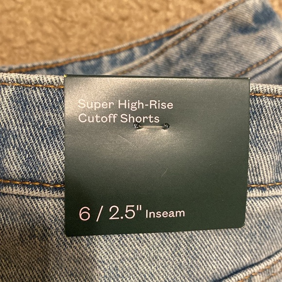 Shorts - Picture 4 of 4